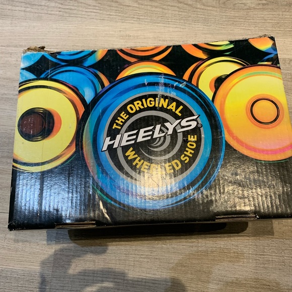 BRAND NEW Heelys size  2 youth - Picture 9 of 10